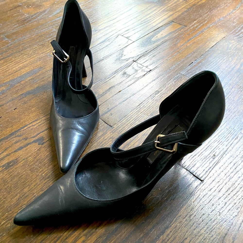 Narcissi Rodriguez, 3 inch stiletto Mary Jane pump. Pointy toe. Dark gray SZ 8